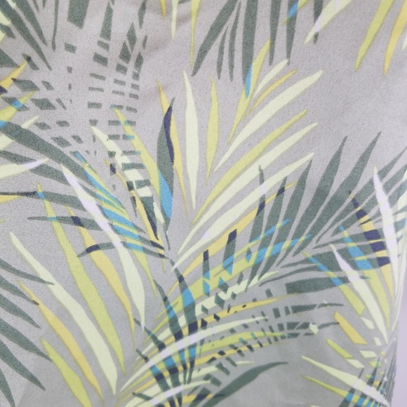 Gap Beautiful Leafy Foliage Patterned Tank Top - Picture 3 of 8